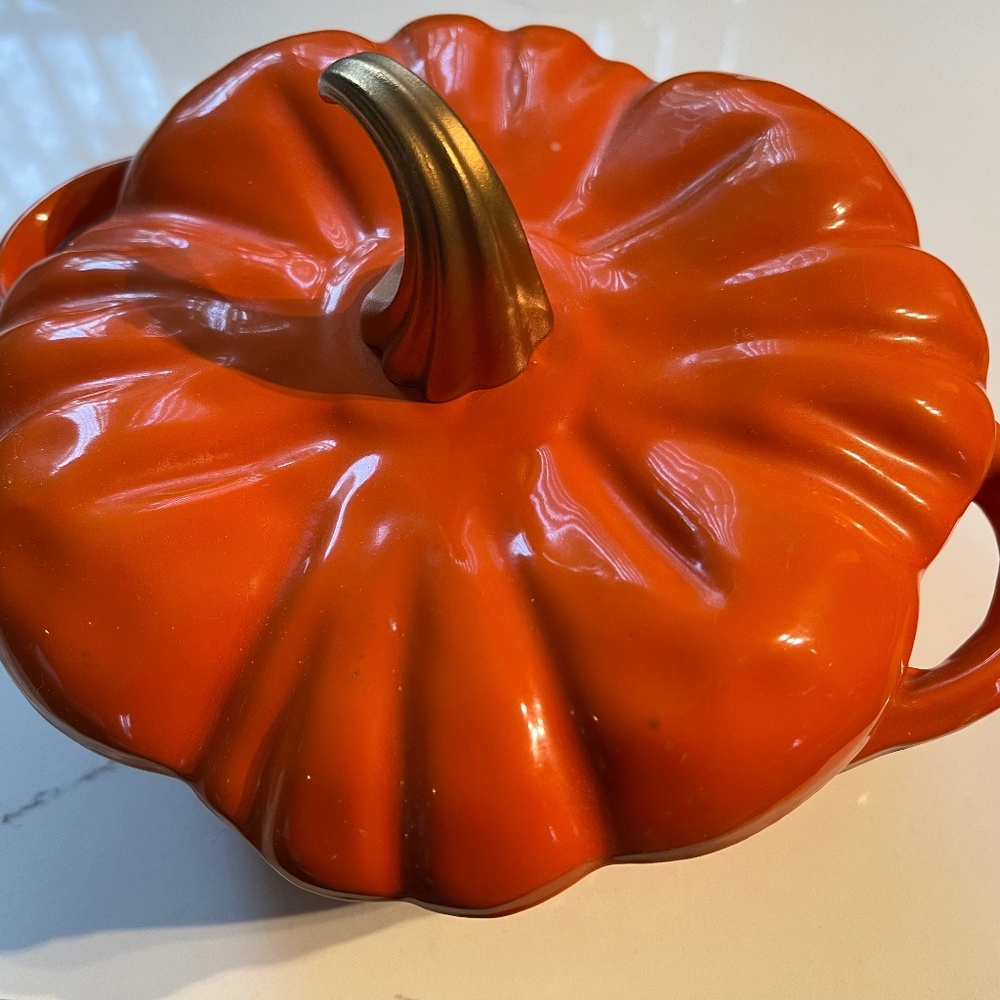 Smith& Clark cast iron Pumpkin- 2 quart Orange with gold stem